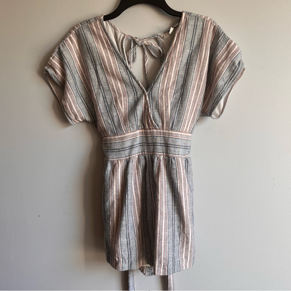 American Eagle Women's Vertical Striped V-neck Short Sleeve Romper Size XS